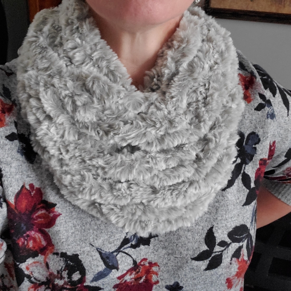 SOFTEST EVER Faux Fur arm knit scarf cowl!!